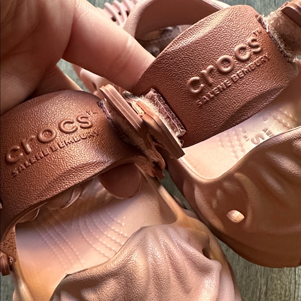 Crocs Pollex Clog by Salehe Bembury
Kuwata - Picture 7 of 8